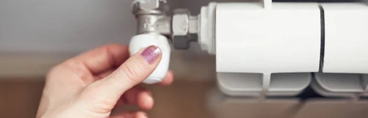 Як правильно спустити повітря з радіатора в квартирі