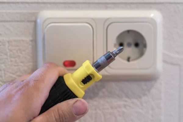 Замена, ремонт, монтаж розеток